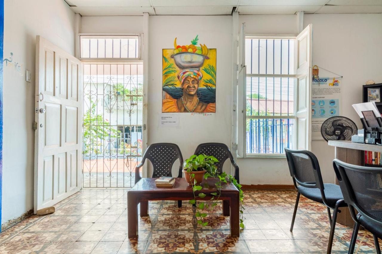 Hostal Hosting And Travel Services 420 *